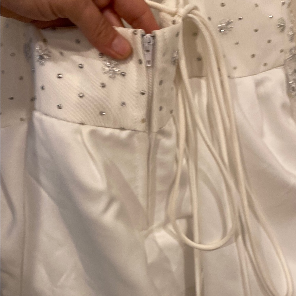 Elegant White Wedding Dress with Intricate Embroidery - Picture 7 of 14